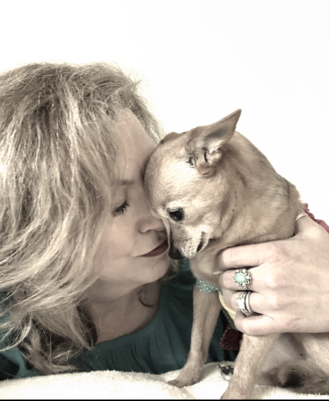 Shannon and Gigi foreheads together